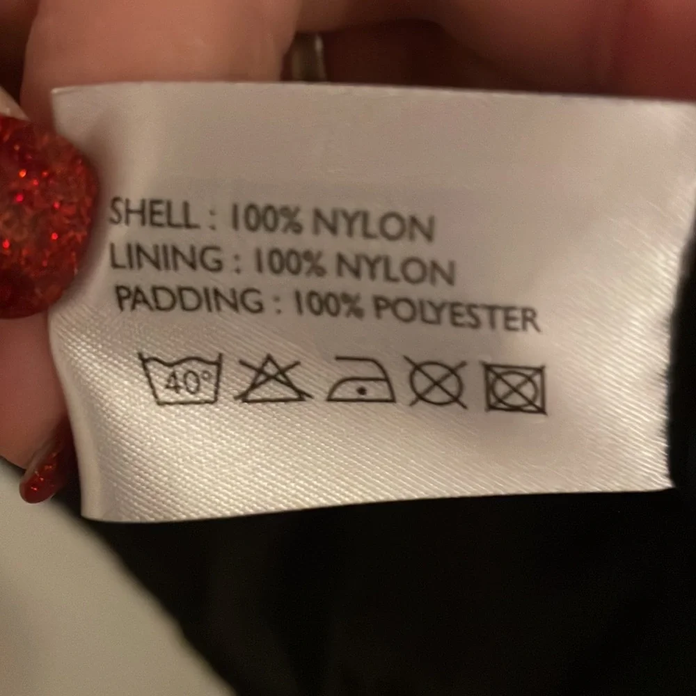 Winter Puffer Vest: Black size Small. CS ACTIVE - Picture 6 of 10